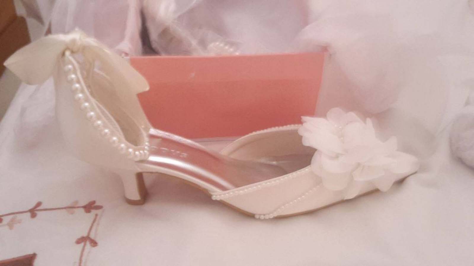 Low heel bridal shoe